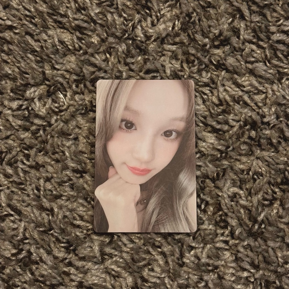 Yuqi G-Idle Photocard 2